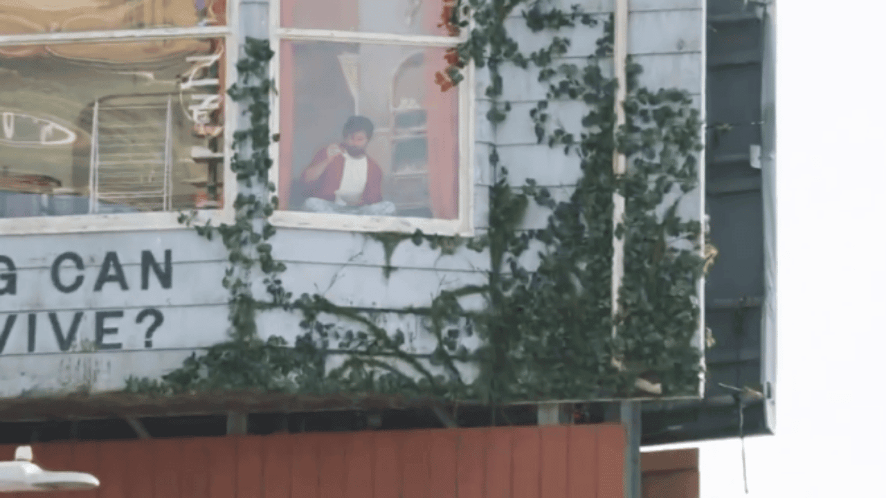 Netflix Filmi 'The Last House' İçin Ezber Bozan Bir Sanat Projesi