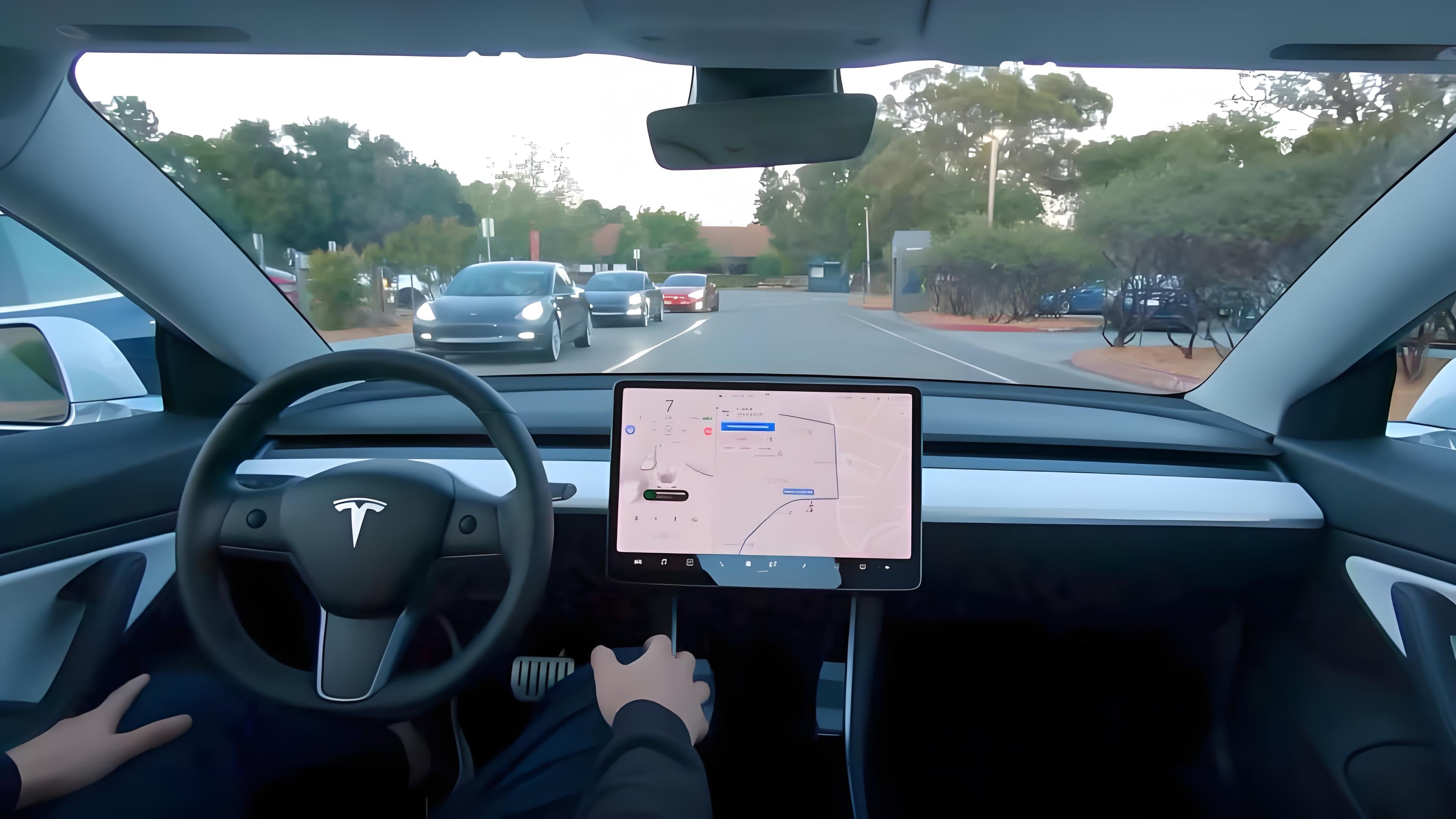 Otonom Sürüş Yanıltmacası: Tesla Kullanıcısı Hız İhlali Sonunda 'Ben Sürmedim' Bahanesini Kullandı